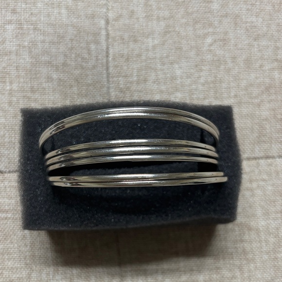 unknown Jewelry - Elegant Silver Bangle Bracelet Set